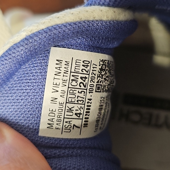 Reebok Women"s White Sneakers with Blue and Pink Accents - Picture 7 of 7